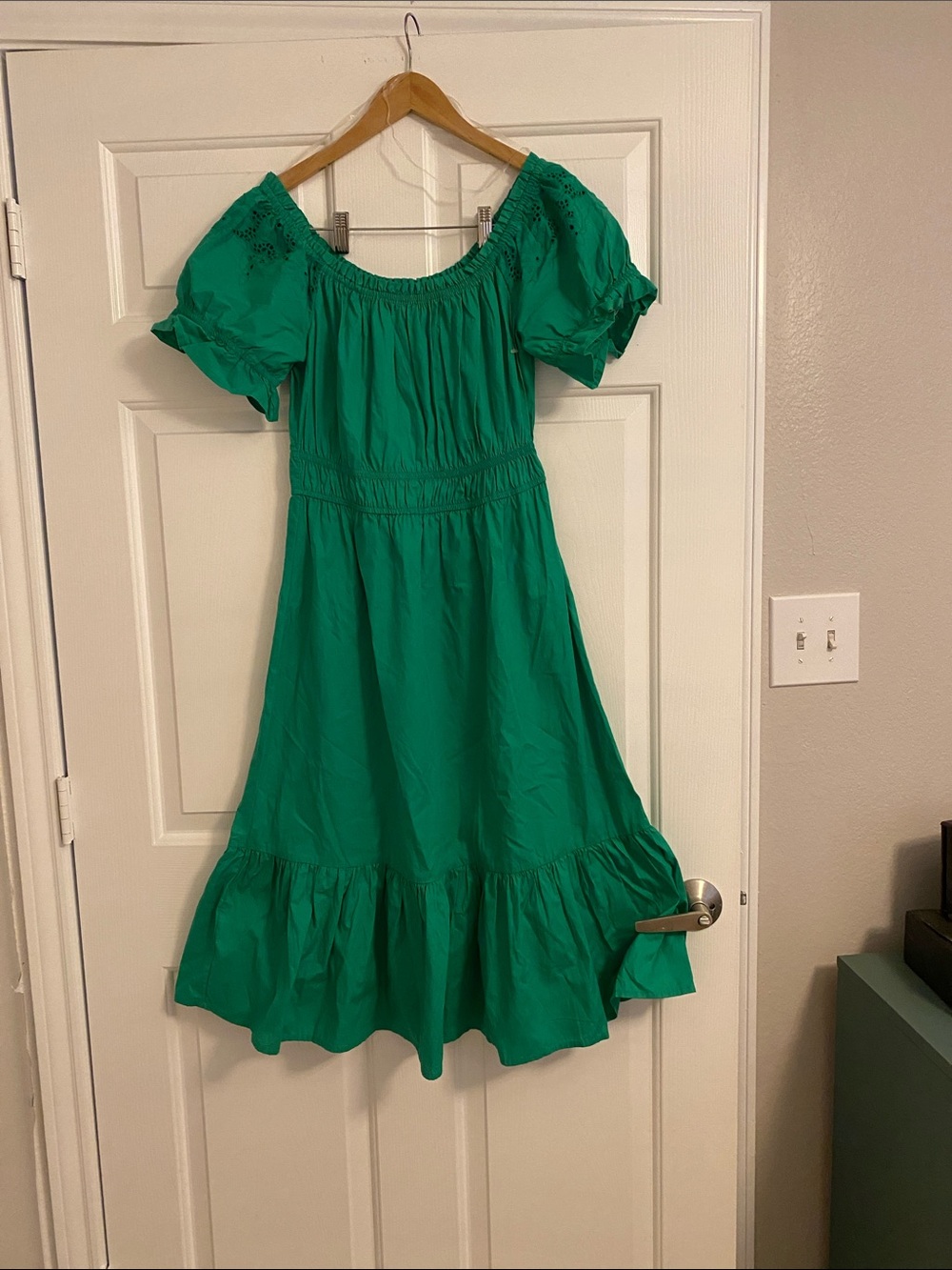 Women's Emerald Green Puff-Sleeve Casual Dress